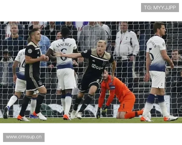 阿贾克斯关键比赛表现不佳，争冠形势面临挑战