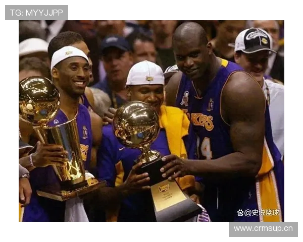 刷到科比·布莱恩特家那面墙，奖杯球鞋堆成了小型博物馆，我的租房尴尬病发作